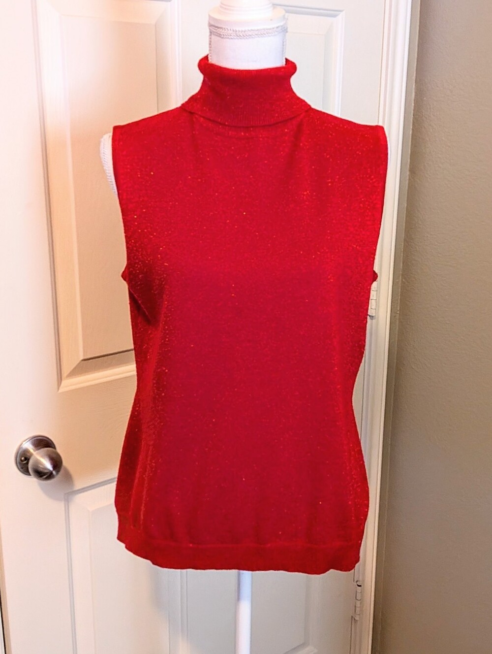 Sag Harbor Red Sleeveless Turtleneck Knit Top